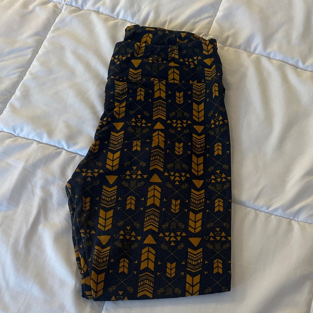 LuLaRoe Kids Leggings with Navy and Gold Arrow Pattern